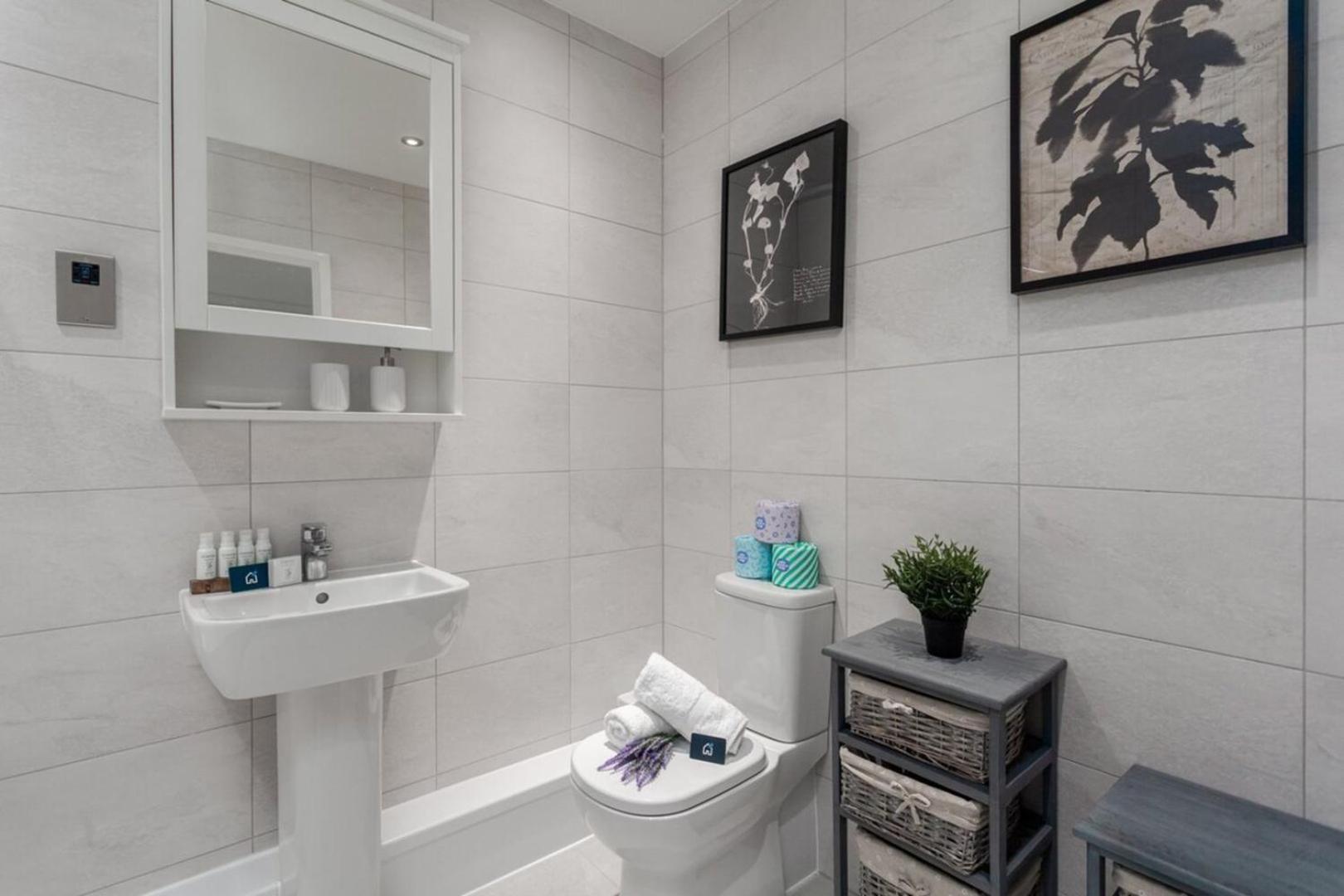 Classy Cricklewood Home Лондон Екстериор снимка