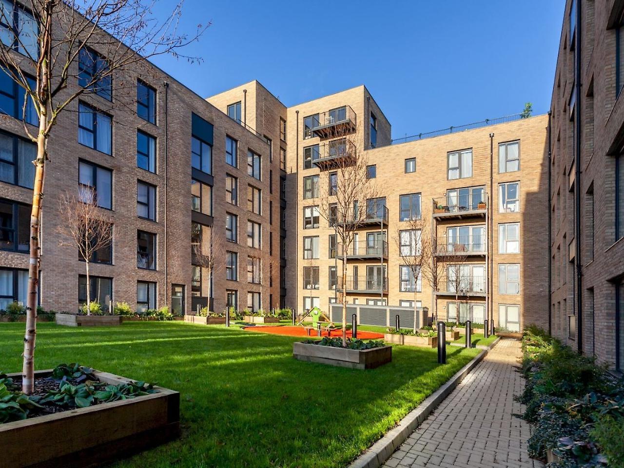 Classy Cricklewood Home Лондон Екстериор снимка