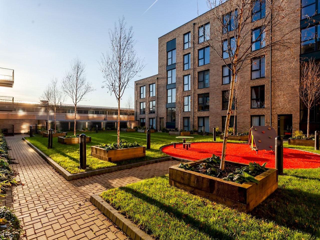 Classy Cricklewood Home Лондон Екстериор снимка